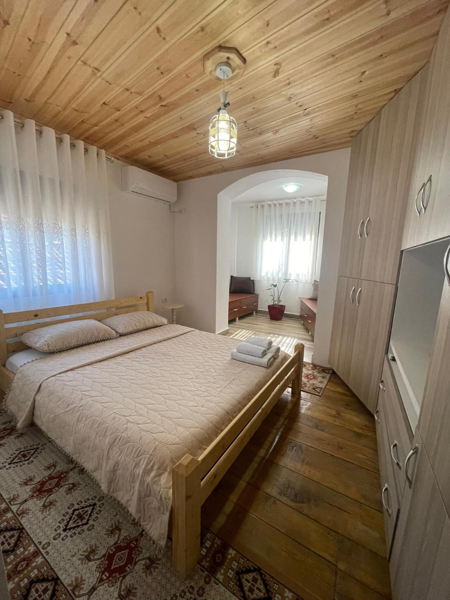 Guesthouse Kroi City Center 培拉特 外观 照片